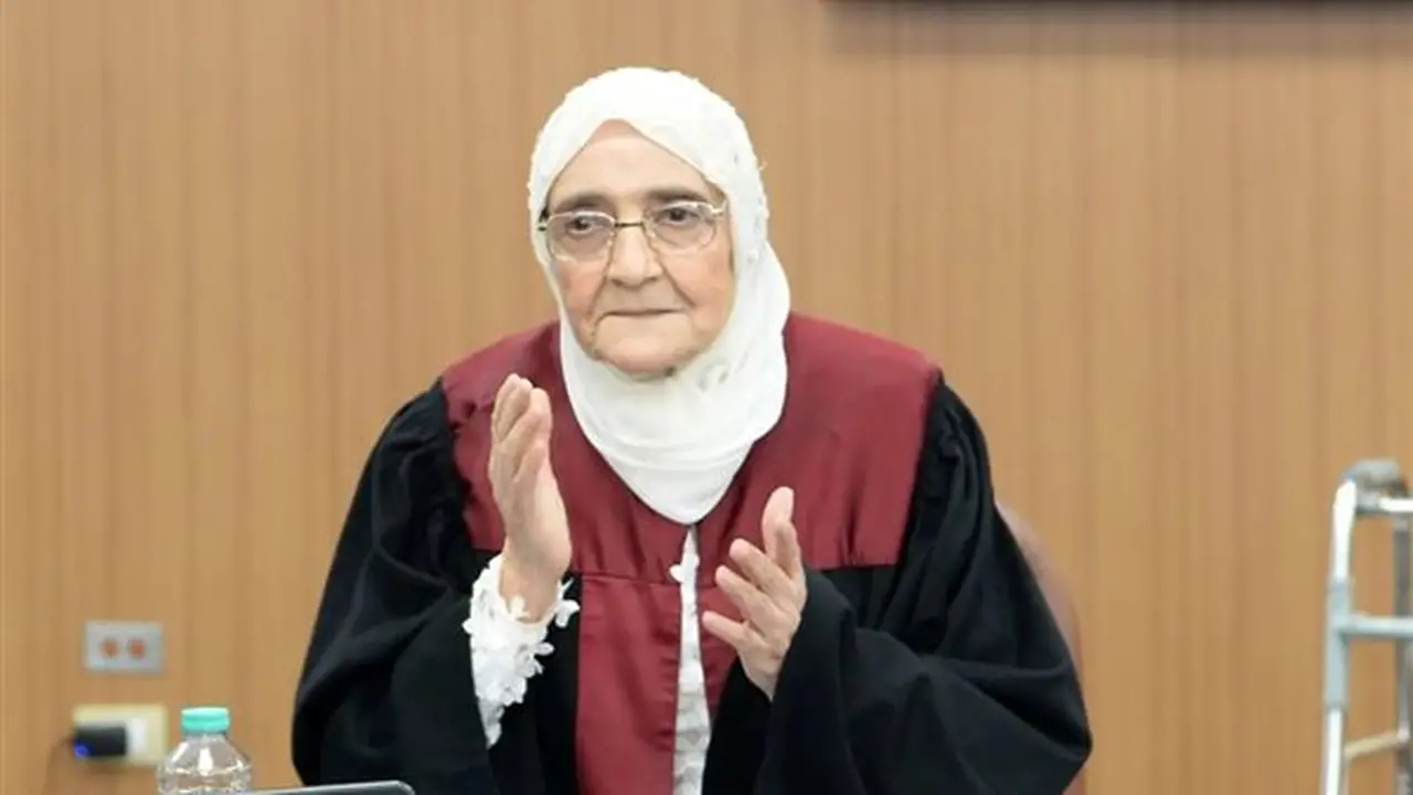الدكتورة آمال إسماعيل: تزوجت في سن الـ14 وحُرمت من التعليم، لكن حققت حلم الدكتوراه في الـ83
