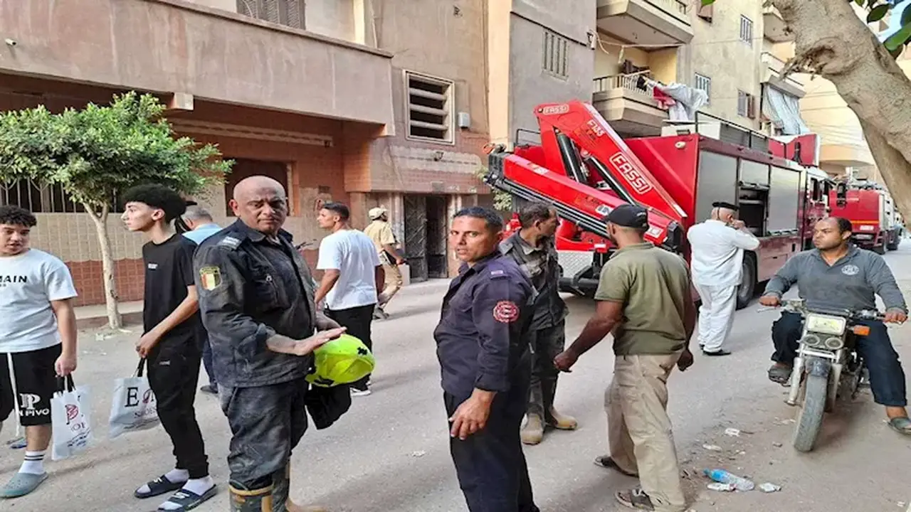 كواليس انتشال جثمان ضحية انهيار عقار طلخا بعد 8 ساعات من الجهد المتواصل (فيديو وصور)