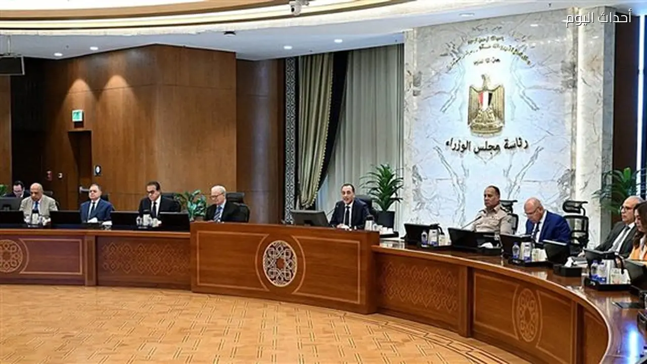 أخبار الاقتصاد اليوم: البورصة تربح 35 مليار جنيه والدولار يتراجع والذهب يرتفع والحكومة توضح مصير أسعار البنزين
