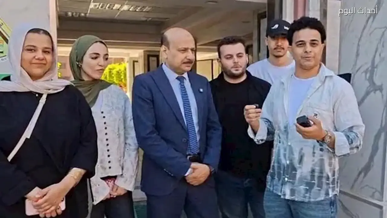 طلاب جامعة بنها يبتكرون نظارة ذكية لمساعدة المكفوفين بتكلفة منخفضة – صور