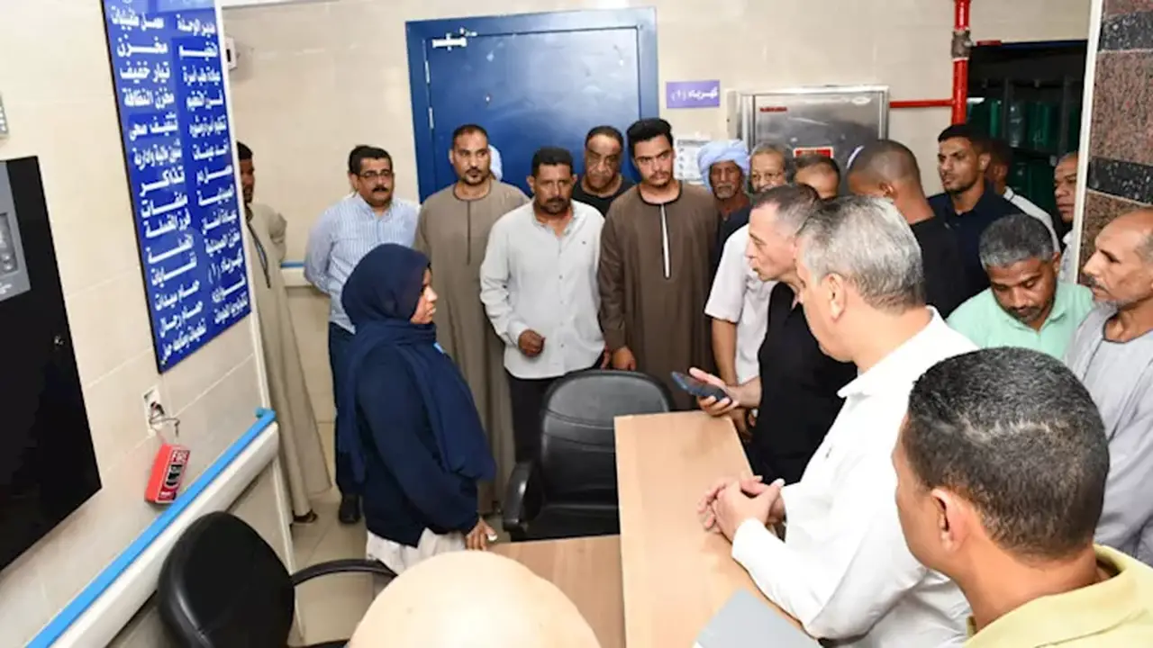 محافظ أسوان يوجه بتطوير وحدة طب الأسرة بالسلسلة خلال أسبوع