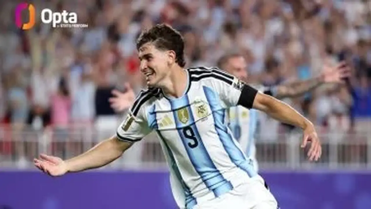 ألفاريز يعادل رقم مارادونا التاريخي مع الأرجنتين في كأس العالم 2026