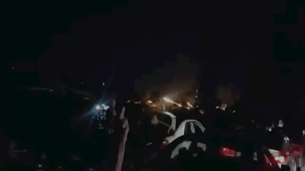 أهالي المنصورة يطالبون بإزالة قاعات أفراح تسبب شللًا مروريًا – فيديو