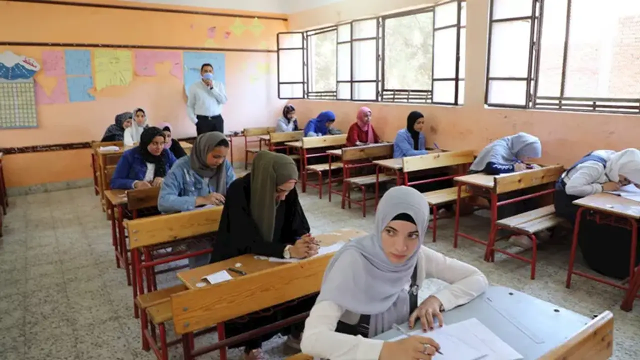 فاطمة أسعد عبدالله: فرحة التفوق تنسي التعب ودعم الأسرة هو الأساس