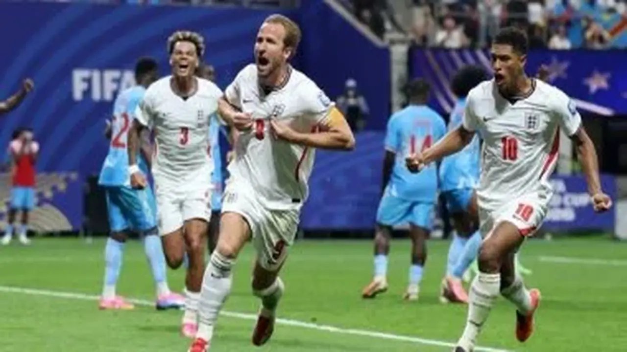 إد شيران يرفع معنويات نجوم إنجلترا بحفل خاص قبل مواجهة المكسيك في كأس العالم