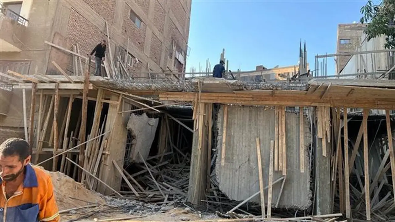 حملة لإزالة بناء مخالف في شارع البشري بحي عين شمس