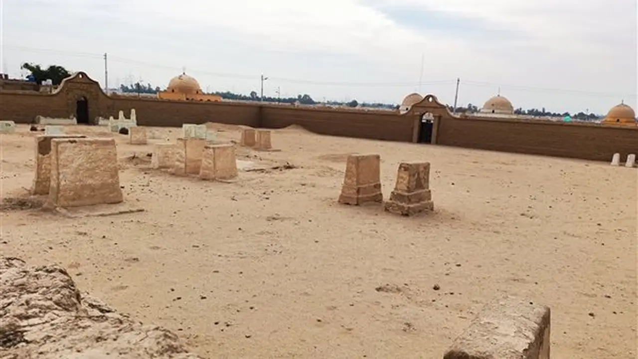 إزالة تعديات على أراضٍ لإقامة جبانة دون ترخيص شمال قنا