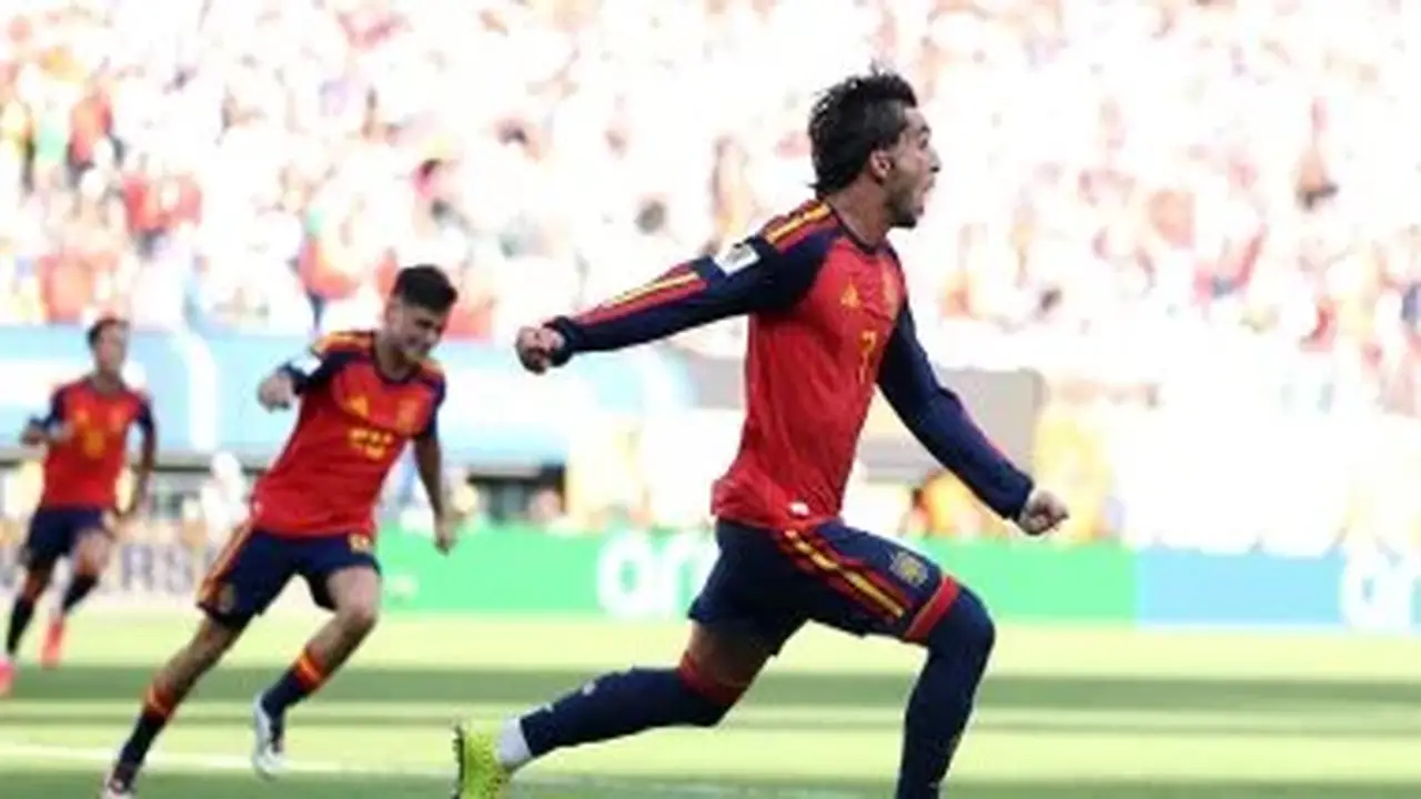 إسبانيا تتوج بكأس العالم للمرة الثانية بفوز دراماتيكي على الأرجنتين