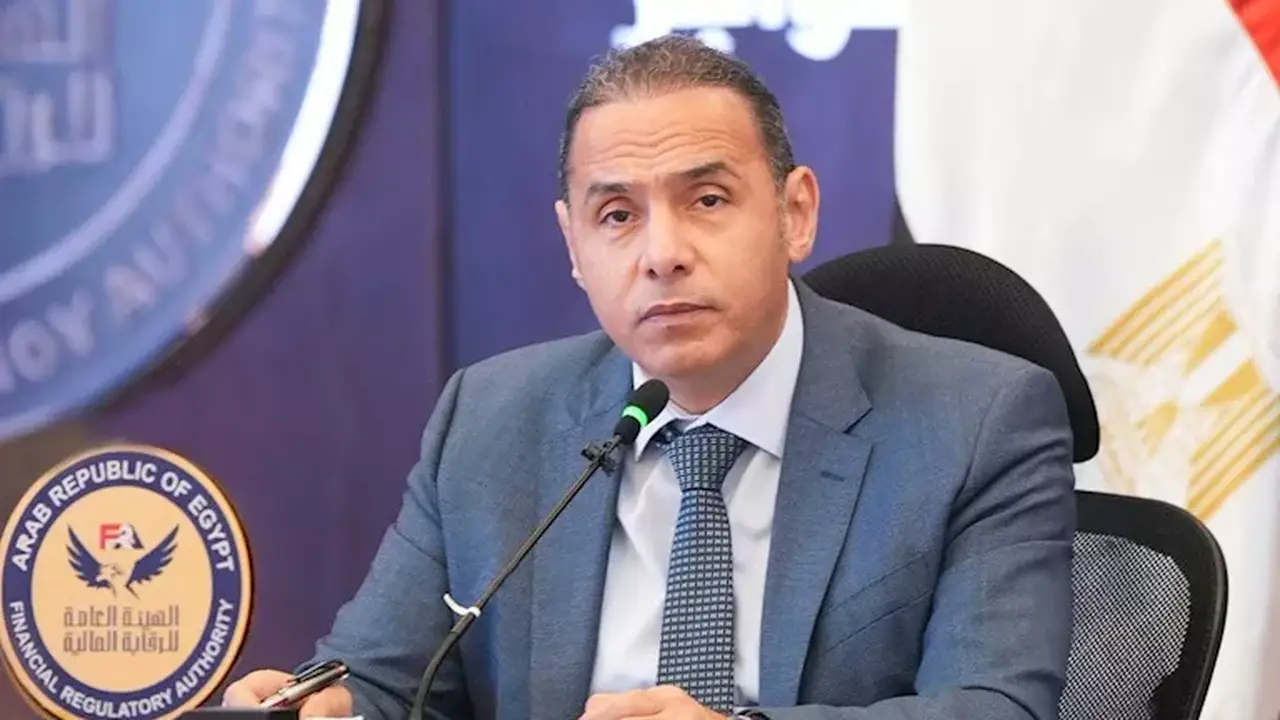 إسلام عزام يعلن عن تطوير وثيقة التأمين لتشمل الفصل التعسفي بقيمة تصل إلى 100 ألف جنيه