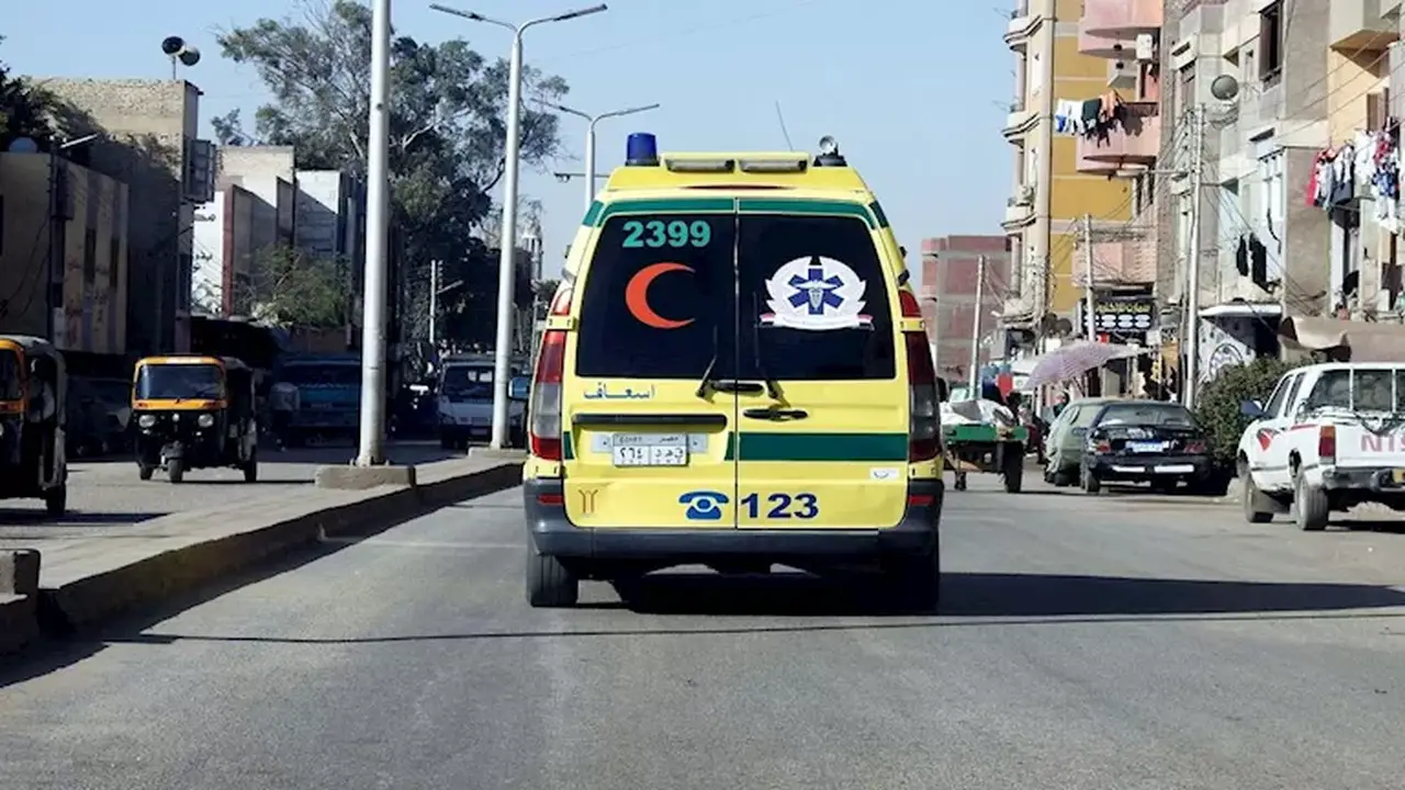 إصابة 10 أشخاص جراء تصادم سيارة ملاكي وميكروباص على الطريق الصحراوي بالبحيرة