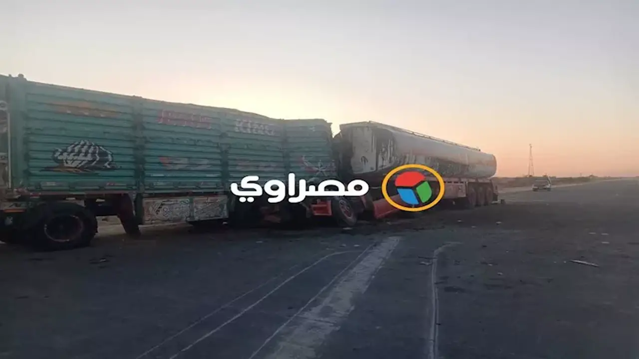 إصابة شخصين في حادث تصادم سيارتين نقل ثقيل على الطريق الصحراوي الغربي بأسيوط