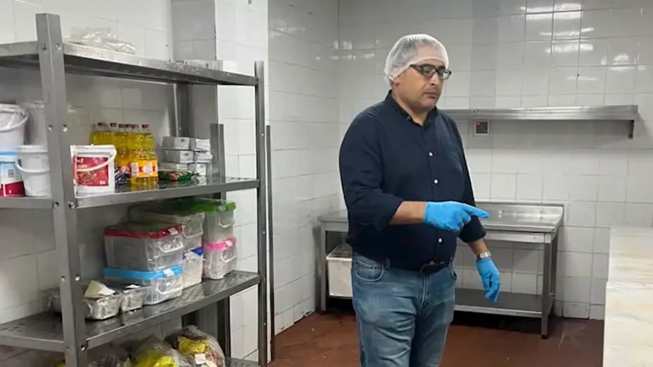 إعدام 17 طنًا من الأغذية الفاسدة وضبط مئات المخالفات في جنوب سيناء