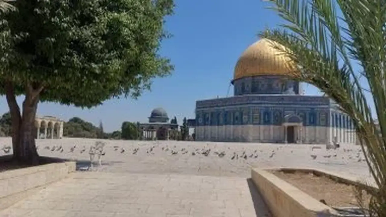 الاحتلال يغلق المسجد الأقصى ويواصل اعتقال المواطنين في القدس والضفة