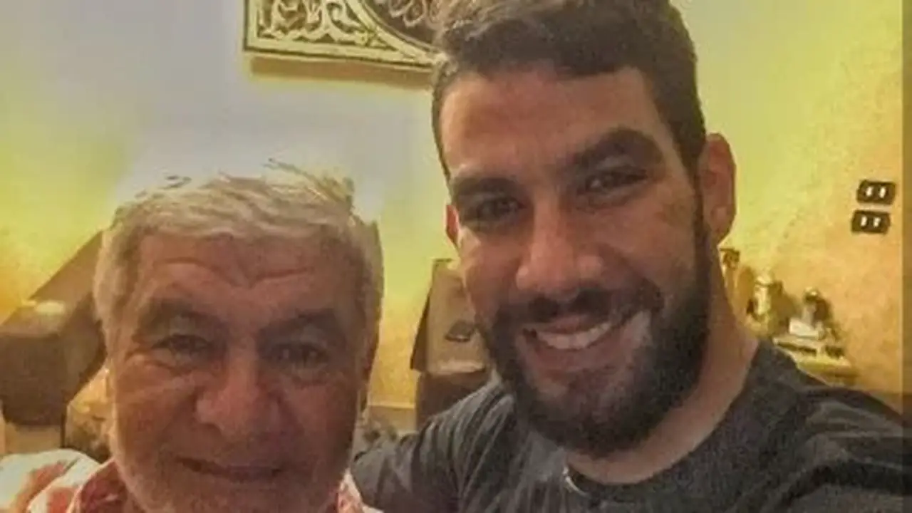 إكرامي الشحات يتحدث بدموعه عن اعتزال نجله شريف: تضحية من أجل الأسرة