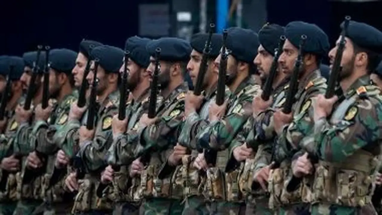 إيران تعلن استهداف قاعدتي الشيخ عيسى في البحرين والأزرق بالأردن