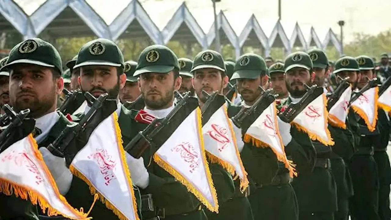 الحرس الثوري الإيراني يحذّر سكان الدول المستضيفة للقواعد الأمريكية: ابتعدوا حفاظًا على سلامتكم