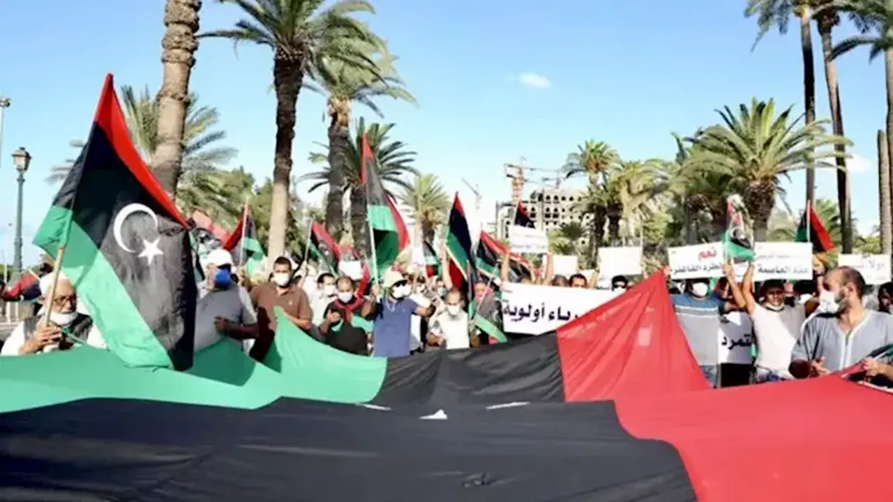 تصاعد الاحتجاجات في طرابلس مع مطالب بإسقاط حكومة الدبيبة – فيديو