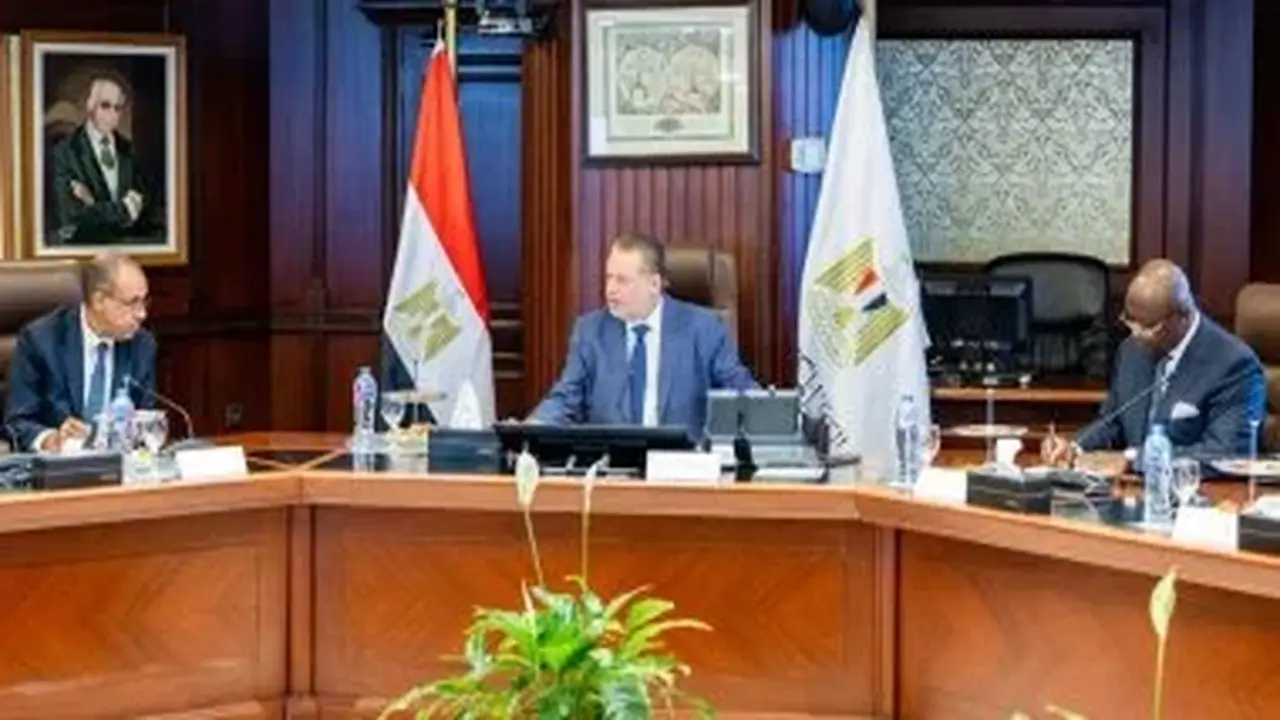 اجتماع ثلاثي بين محافظ البنك المركزي ووزير الخارجية ورئيس البنك الإفريقي لتعزيز التعاون الإفريقي