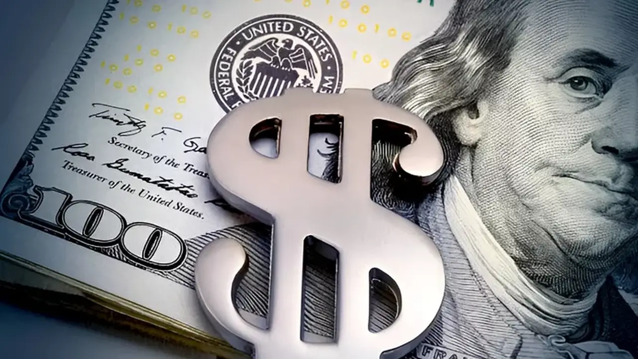 سعر الدولار مقابل الجنيه يرتفع في 10 بنوك مع نهاية تعاملات الاثنين