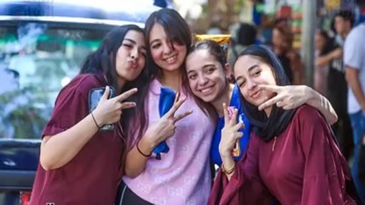 طلاب الثانوية العامة يشعرون بالارتياح بعد امتحان الفيزياء: أسهل من الكيمياء