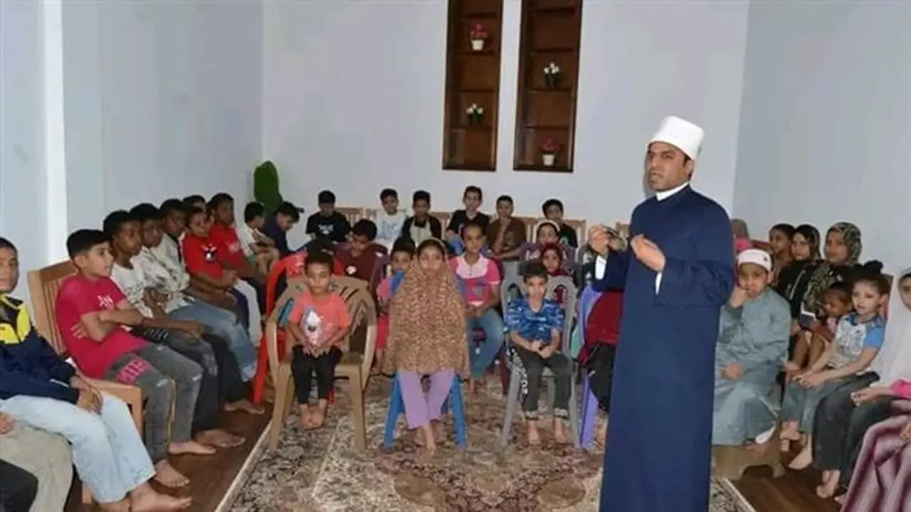 استئناف حلقات تحفيظ القرآن الكريم بمسجد السيدة زينب وسط إقبال كبير من الأطفال والأسر