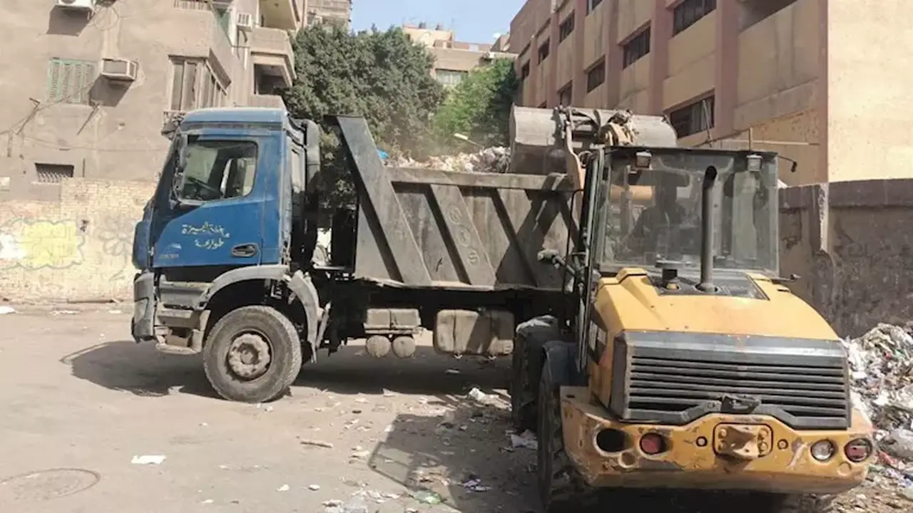 محافظ الجيزة يوجه برفع المخلفات من عدة أحياء استجابة لشكاوى المواطنين – صور