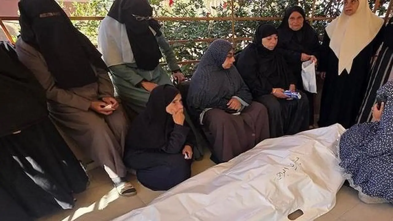 استشهاد ثلاثة فلسطينيين جراء قصف إسرائيلي لمركبة جنوب قطاع غزة