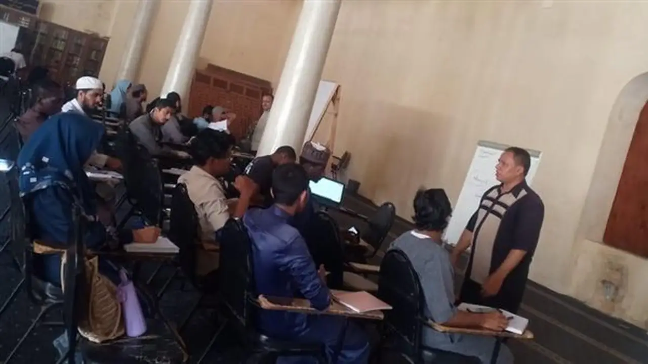استمرار دورة تعليم اللغة العربية للأجانب بمسجد عمرو بن العاص