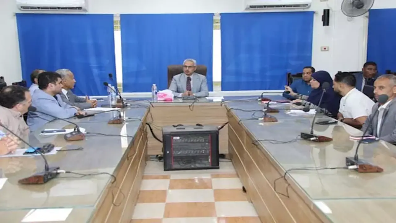 محافظ بني سويف يؤكد أهمية الاستماع للمواطنين في رسالة حاسمة للمسؤولين