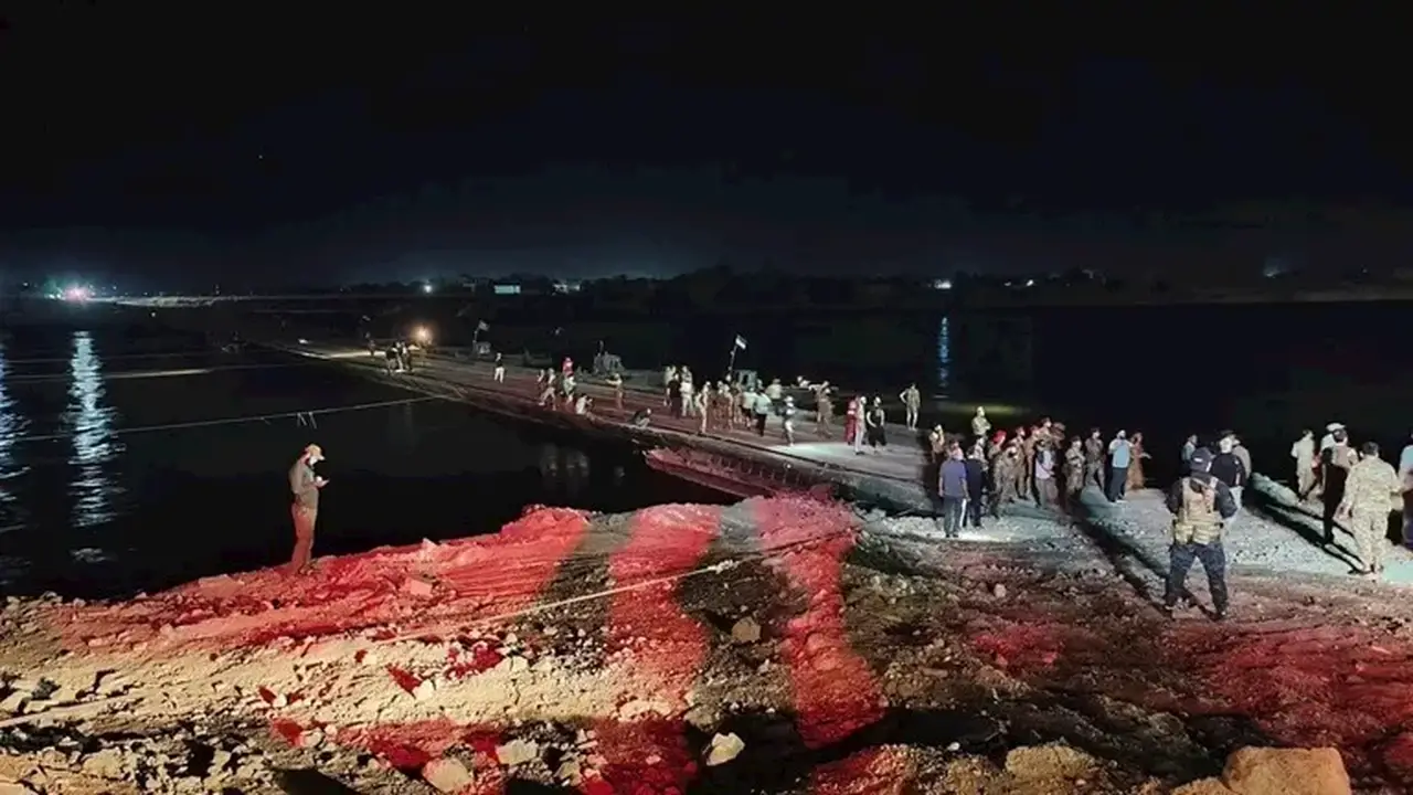 وفاة طفلين ونجاة 15 مدنياً إثر غرق عبارة في دير الزور بسوريا
