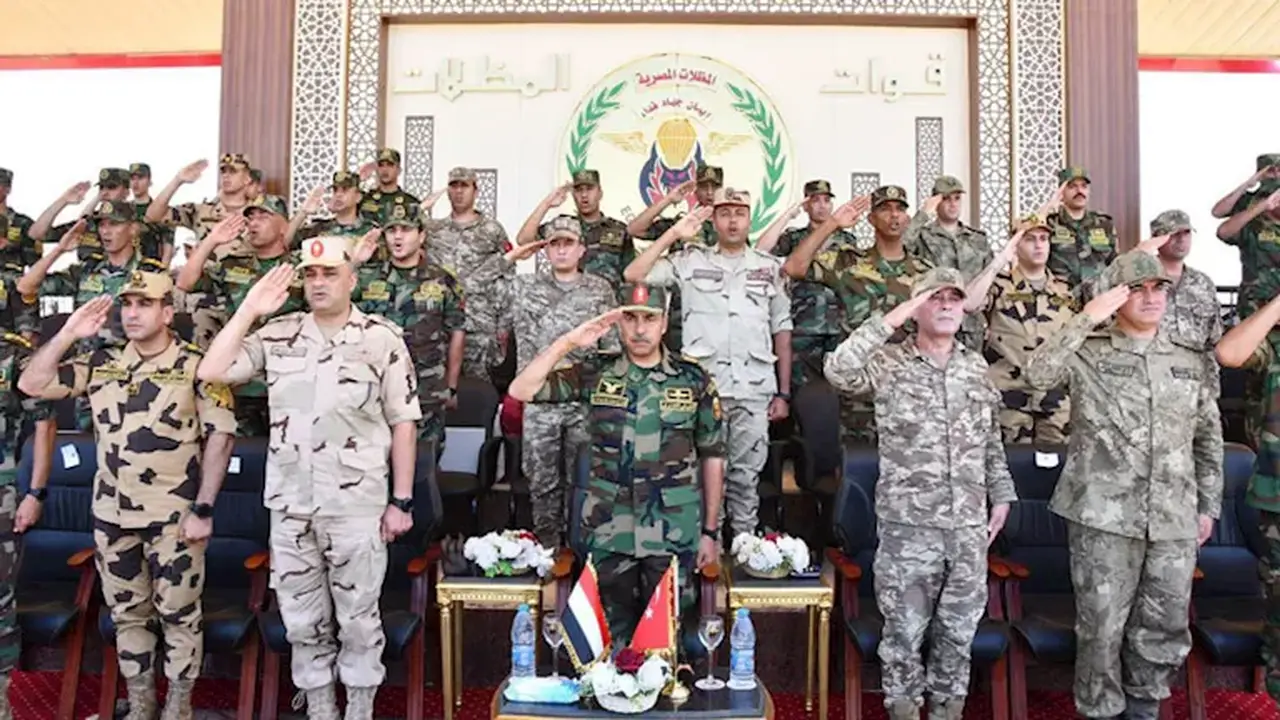 اختتام التدريب المصري التركي المشترك “العقاب الذهبي” بعمليات اقتحام وتحرير رهائن – صور