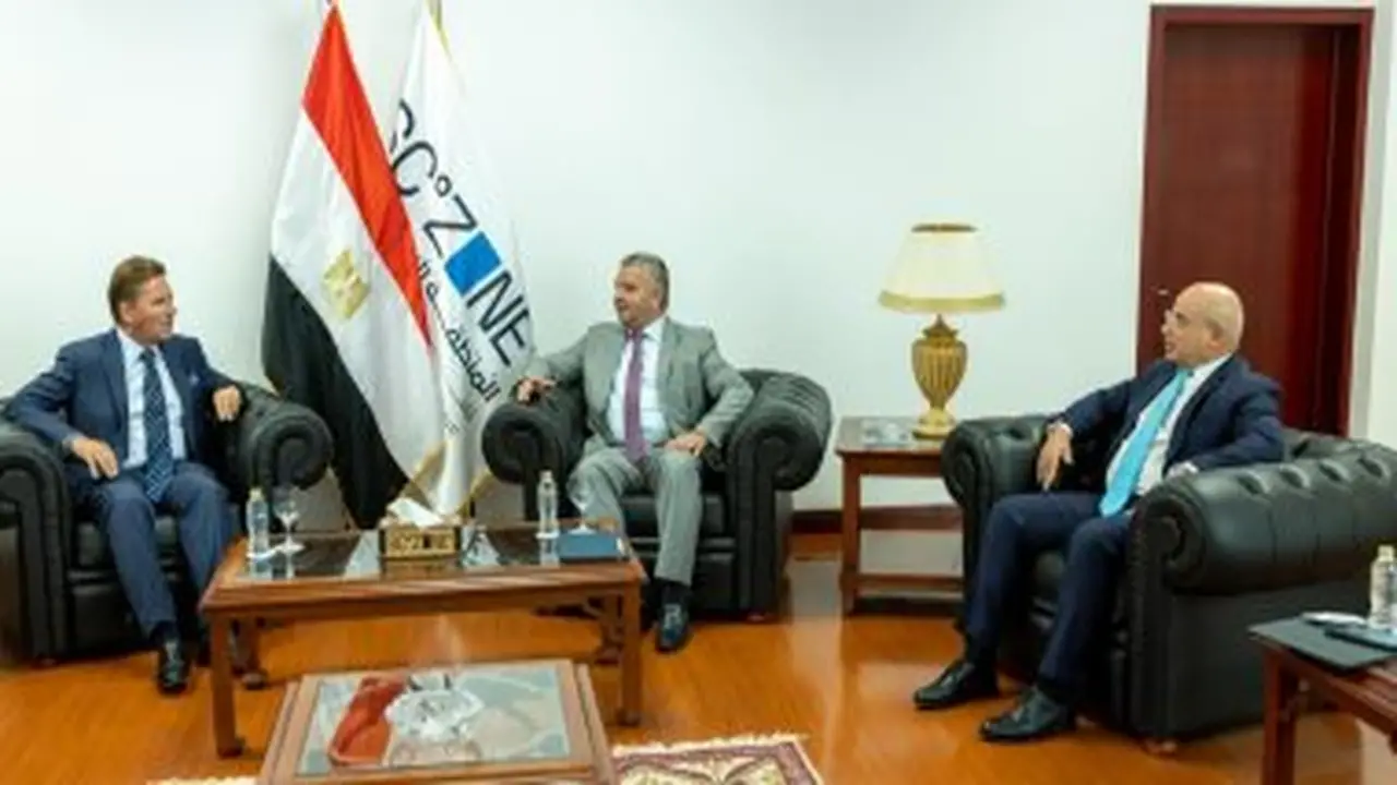 الهيئة الاقتصادية لقناة السويس تستقبل السفير السويسري لتعزيز التعاون الاستثماري