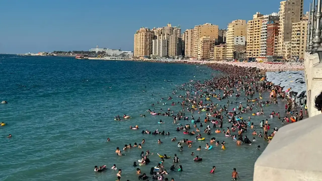 تحذيرات من نشاط الرياح وارتفاع الأمواج على 6 شواطئ مصرية