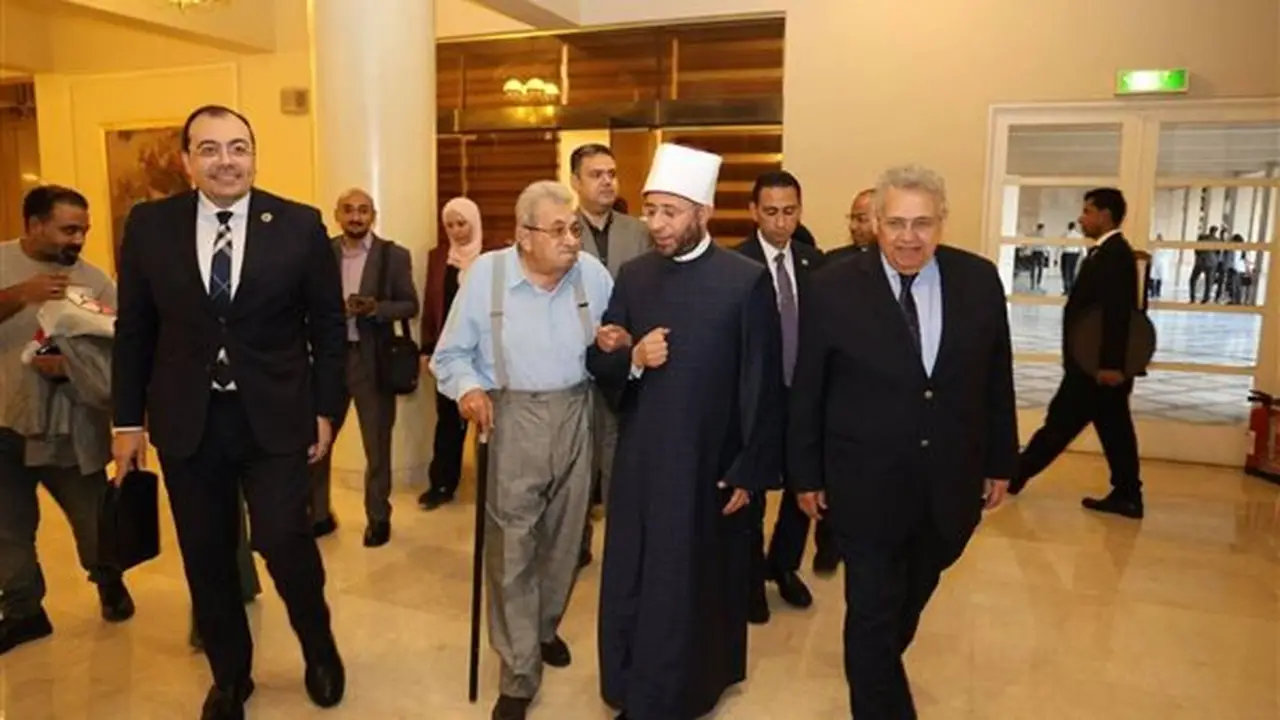 الأزهري يشيد بمسيرة الفنان فاروق فلوكس ويؤكد: “نهضة الأمم تبدأ من الأسرة الواعية”