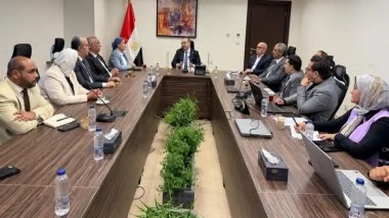 الإسكان: أولوية للمعلنين الذين يستخدمون الطاقة المتجددة في المواقع الإعلانية