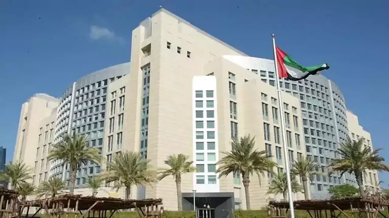 الإمارات تدعو إيران وأمريكا لوقف التصعيد والعودة للمفاوضات