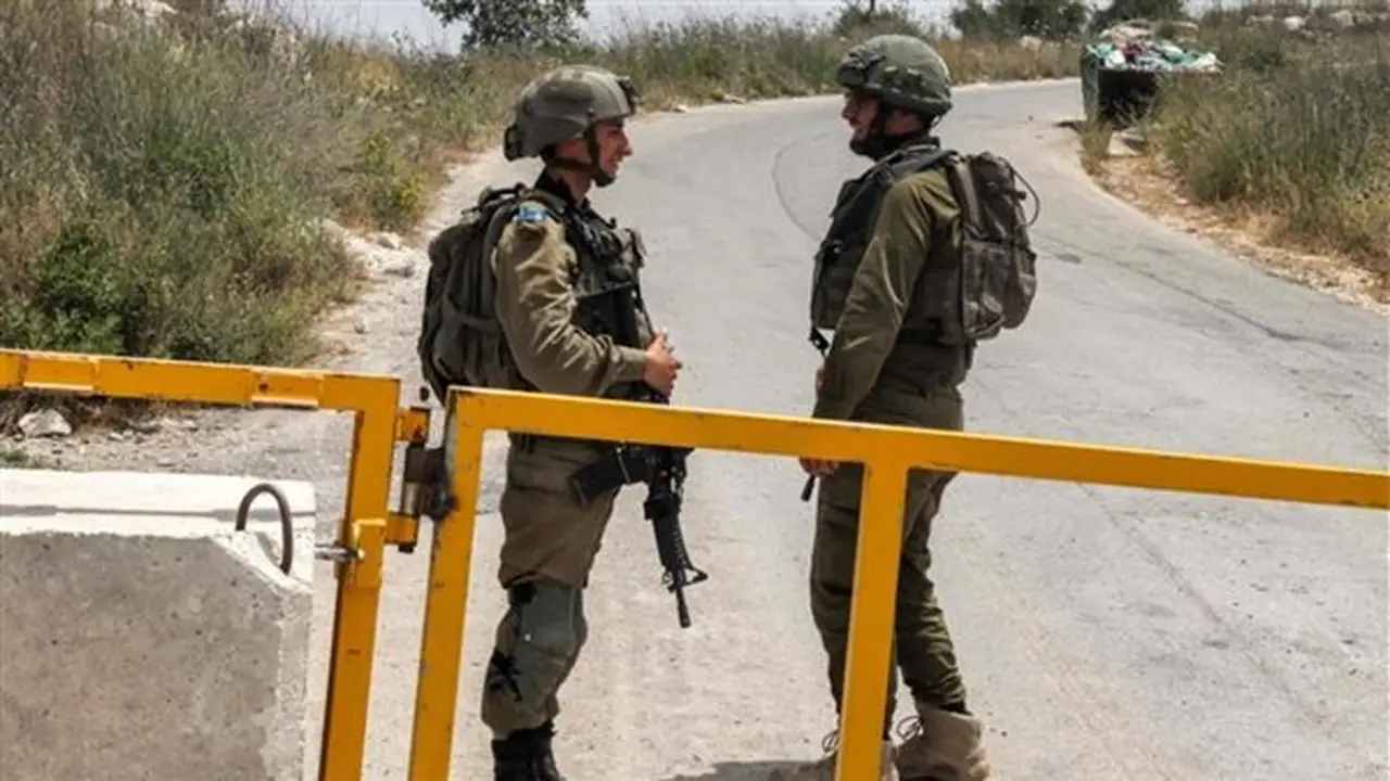 إغلاق مداخل قرية المغير شرقي رام الله عقب استشهاد فلسطيني