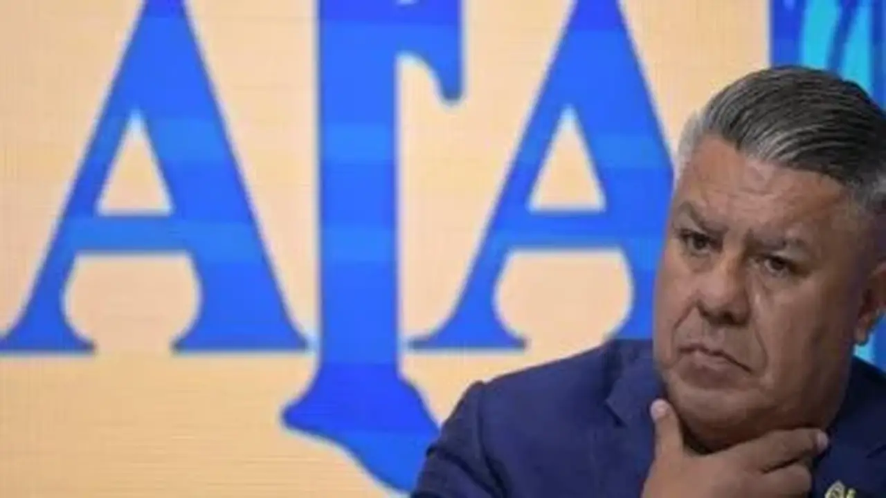 فتح تحقيق مع رئيس اتحاد الكرة الأرجنتيني بعد انتصار منتخب بلاده على مصر