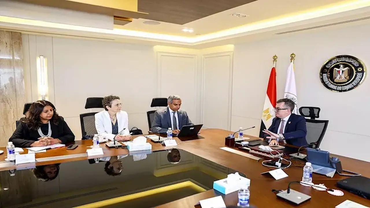 التخطيط تبحث مع البنك الدولي مستجدات آلية ضمان تمويل البنية التحتية بالعملة المحلية