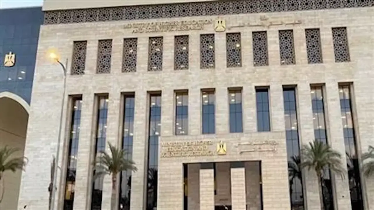 التعليم العالي: عدم توقف القبول بكليات الطب الجديدة وحالة فاقوس استثنائية