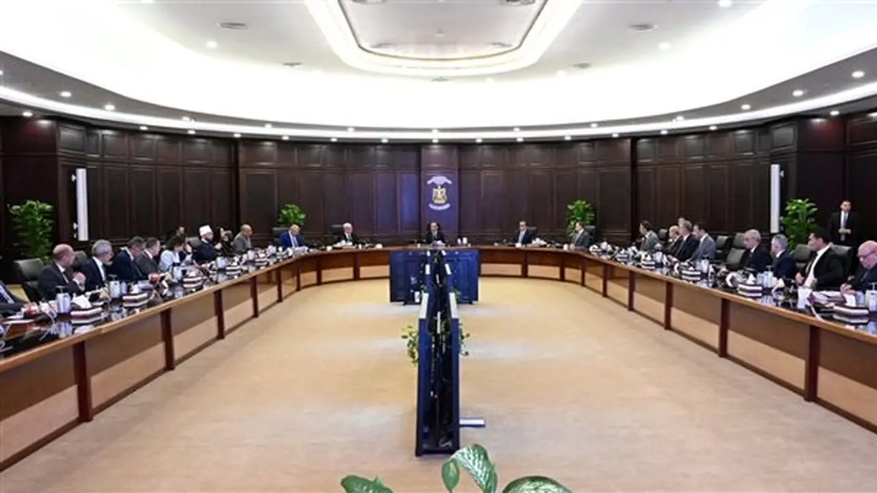 الحكومة تعتمد 8 قرارات جديدة خلال اجتماعها في العلمين