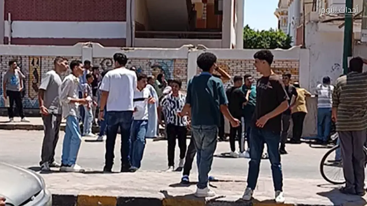 طلاب الثانوية العامة في المنيا: الجغرافيا تخيب الآمال والكيمياء تصدم – صور