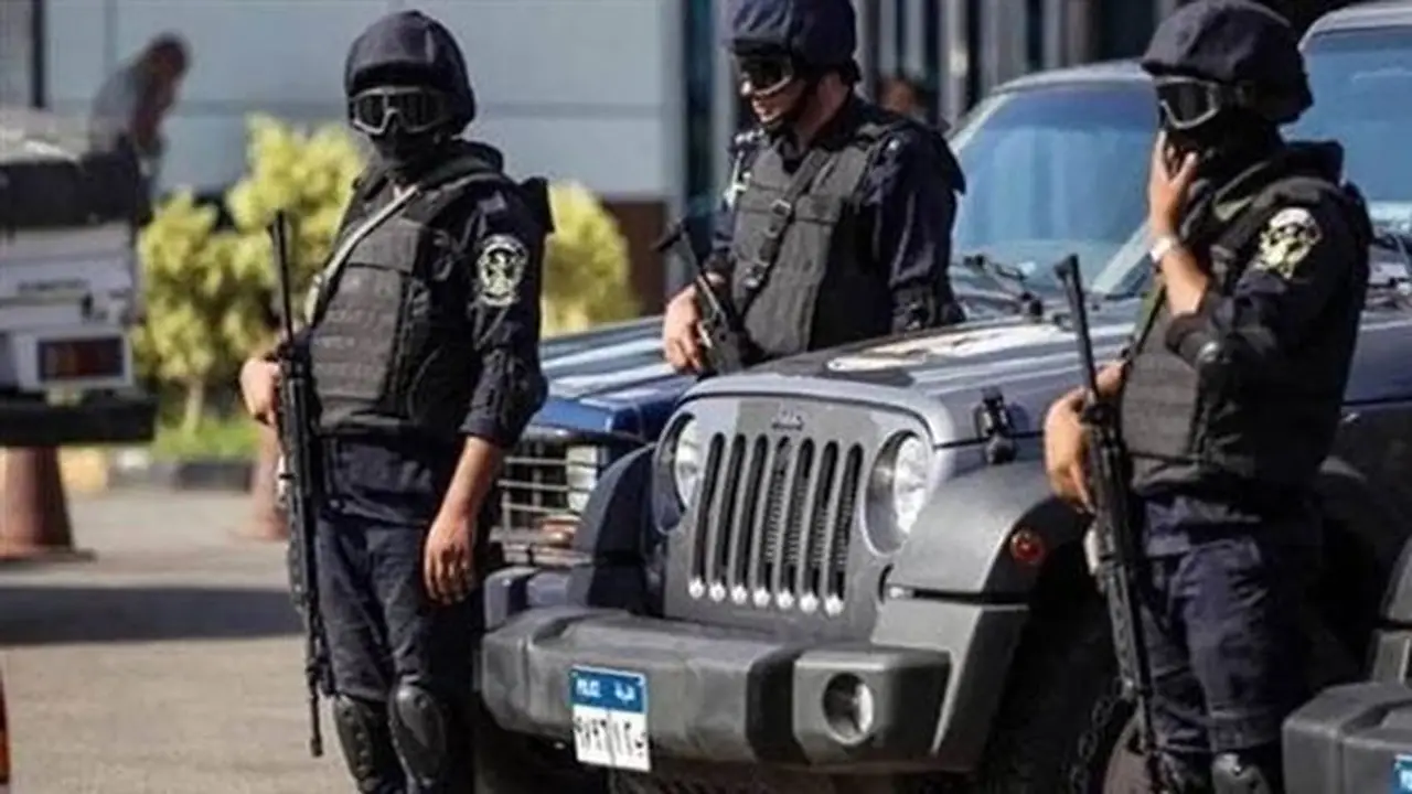 الداخلية توضح تفاصيل فيديو لمتعاطٍ للمخدرات في عين شمس