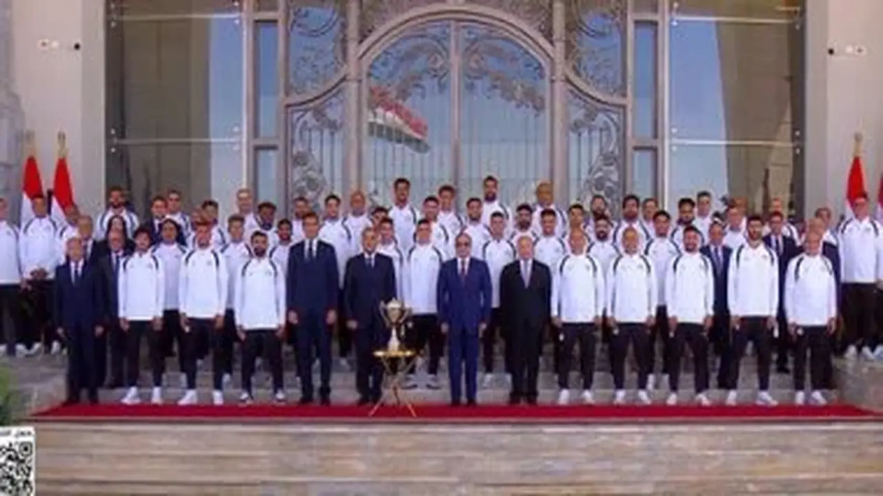 الرئيس السيسي يكرم المنتخب الوطني لكرة القدم وأعضاء الجهازين الفني والإداري بأوسمة تقديرية