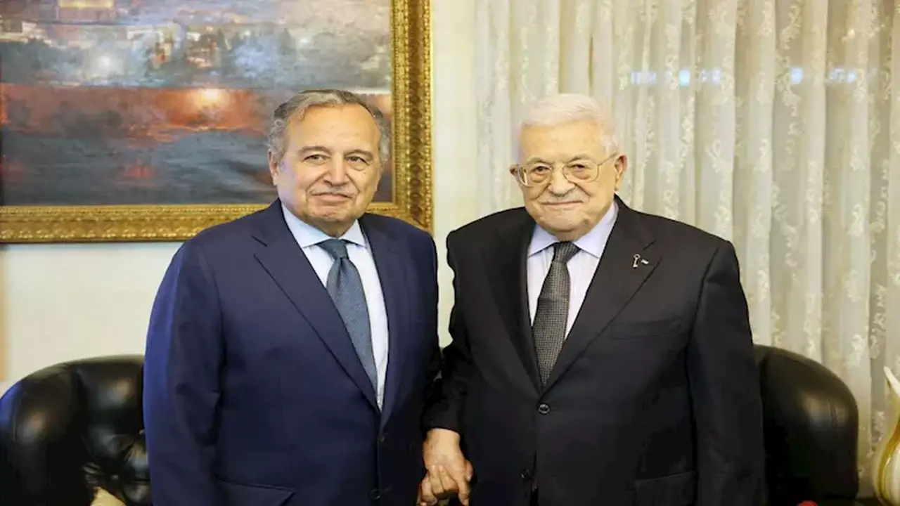الرئيس الفلسطيني محمود عباس يستقبل نبيل فهمي في عمان