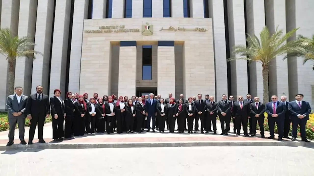 وزارة السياحة تحظر استقبال السائحين بالشقق الفندقية غير المسجلة