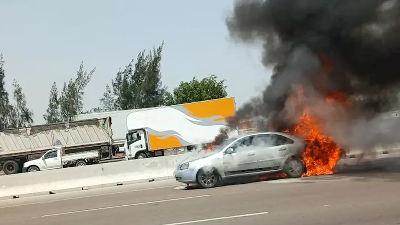 إخماد حريق في سيارة ملاكي بمدينة بدر دون إصابات