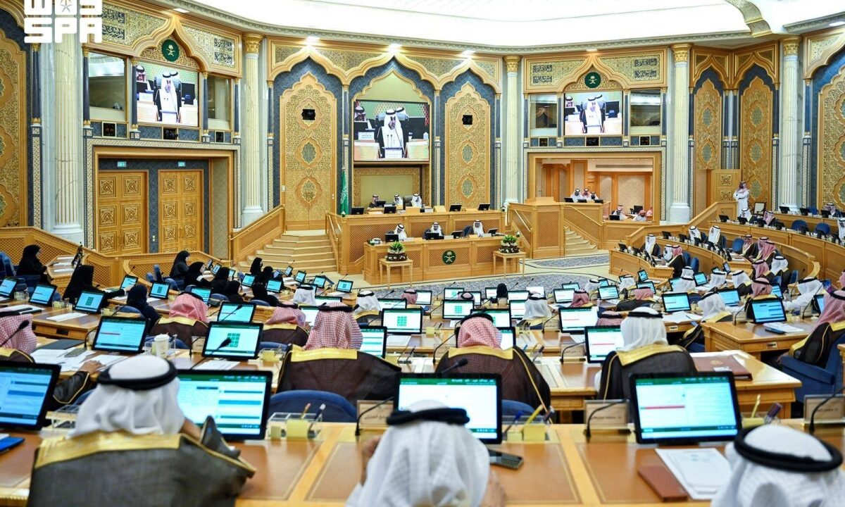 مجلس الشورى يطالب هيئة الاتصالات بوضع ضوابط للتحقق العمري واستخدام منصات التواصل الاجتماعي لمن هم دون 16 عاماً