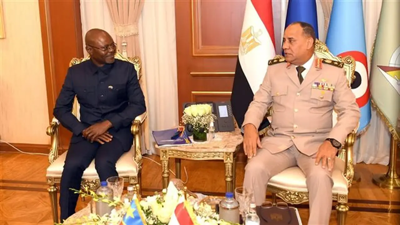الفريق أشرف زاهر يبحث تعزيز التعاون العسكري مع وزير الدفاع الكونغولي