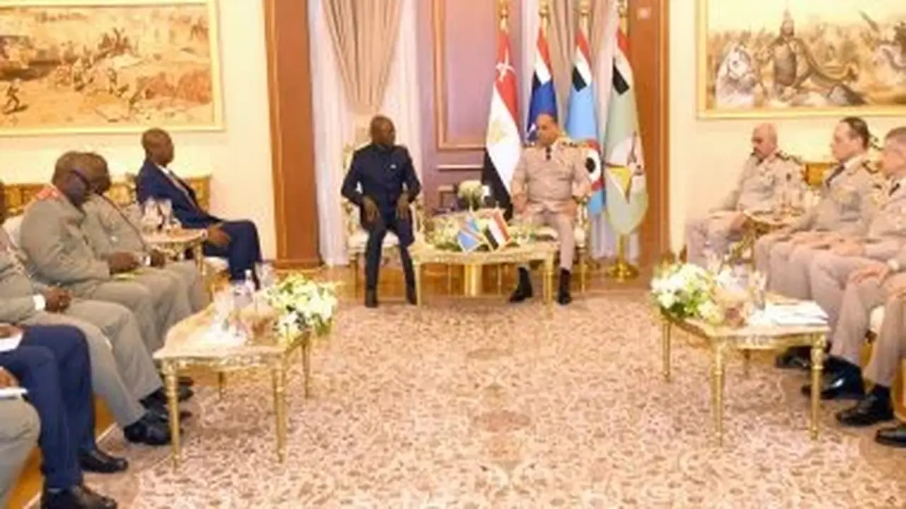 الفريق أشرف سالم زاهر يلتقي نائب رئيس الوزراء ووزير الدفاع في الكونغو الديمقراطية